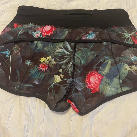 Lululemon Run Speed Short 4-way Stretch curious jungle multi black size 4 - Picture 3 of 9